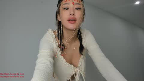 Snapshot of liavee chatting on 12-27-24, 04:47 Lia online show from 12-27-24, 04:47