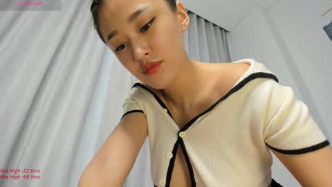 Snapshot of liavee chatting on 02-17-25, 03:15 Lia online show from 02-17-25, 03:15