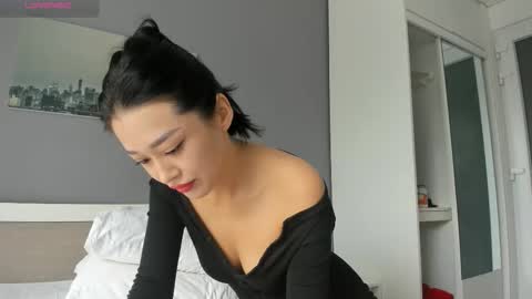 Snapshot of liavee chatting on 11-25-25, 03:50 Lia online show from 11-25-25, 03:50