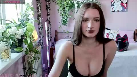 Snapshot of lick_it_up_big_boy chatting on 05-09-26, 12:54 Welcome guys in my room Im Claire online show from 05-09-26, 12:54