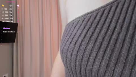 Snapshot of lienphay chatting on 12-15-25, 06:17 Caroline online show from 12-15-25, 06:17