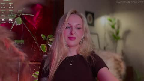 Snapshot of lierie chatting on 04-06-26, 09:16 its my birthday today so im offline but id be so happy if you felt like sending me a birthday love while im away online show from 04-06-26, 09:16