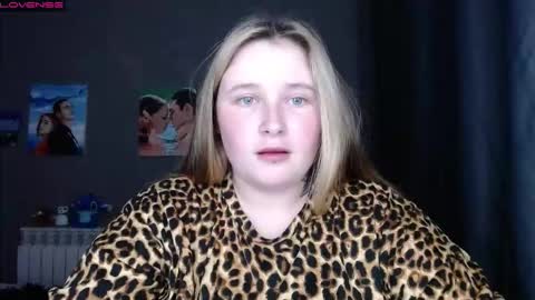 light_lunaa online show from 09-17-25, 01:57