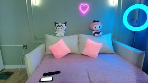 Lihn Pham online show from 11-29-25, 03:31