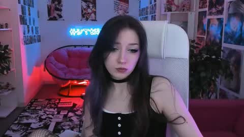 Snapshot of lii_luu chatting on 11-04-25, 01:10 LiLu online show from 11-04-25, 01:10