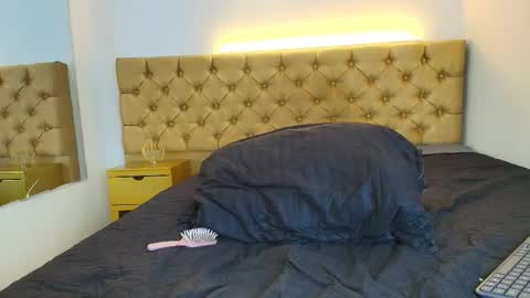 Liiaa Sweett  online show from 05-15-26, 09:22
