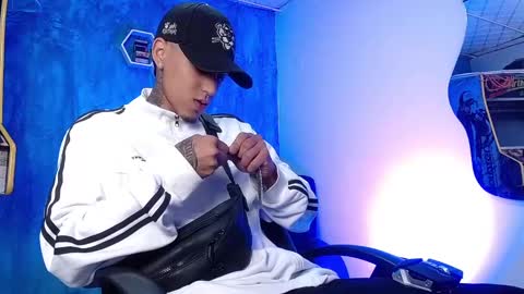 Snapshot of liiaam_lee_ chatting on 12-26-24, 12:49 Daniel online show from 12-26-24, 12:49