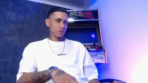 Snapshot of liiaam_lee_ chatting on 03-01-25, 01:18 Daniel online show from 03-01-25, 01:18