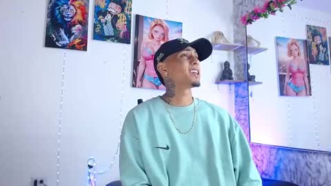 Snapshot of liiaam_lee_ chatting on 09-22-25, 01:35 Daniel online show from 09-22-25, 01:35