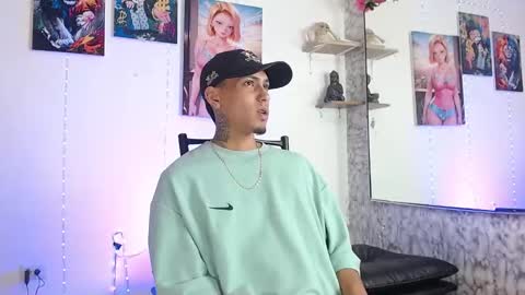 Snapshot of liiaam_lee_ chatting on 10-02-25, 01:40 Daniel online show from 10-02-25, 01:40