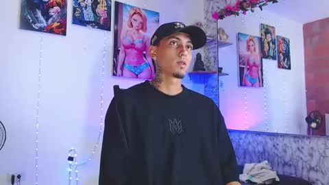 Snapshot of liiaam_lee_ chatting on 10-25-25, 01:07 Daniel online show from 10-25-25, 01:07