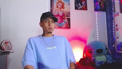 Snapshot of liiaam_lee_ chatting on 11-04-25, 02:05 Daniel online show from 11-04-25, 02:05