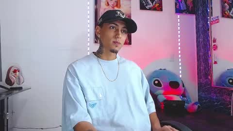 Snapshot of liiaam_lee_ chatting on 11-08-25, 12:38 Daniel online show from 11-08-25, 12:38