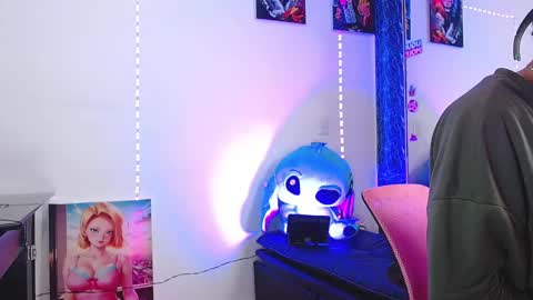 Snapshot of liiaam_lee_ chatting on 11-14-25, 02:49 Daniel online show from 11-14-25, 02:49