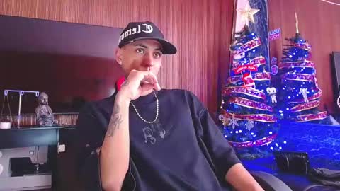 Snapshot of liiaam_lee_ chatting on 12-14-25, 08:02 Daniel online show from 12-14-25, 08:02