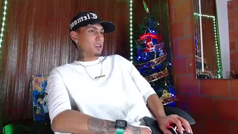 Snapshot of liiaam_lee_ chatting on 12-20-25, 11:45 Daniel online show from 12-20-25, 11:45