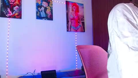 Snapshot of liiaam_lee_ chatting on 01-05-26, 09:07 Daniel online show from 01-05-26, 09:07