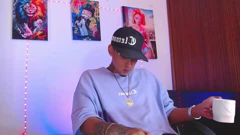 Snapshot of liiaam_lee_ chatting on 01-11-26, 06:13 Daniel online show from 01-11-26, 06:13