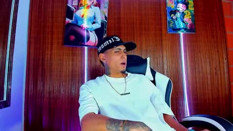 Snapshot of liiaam_lee_ chatting on 02-05-26, 09:30 Daniel online show from 02-05-26, 09:30