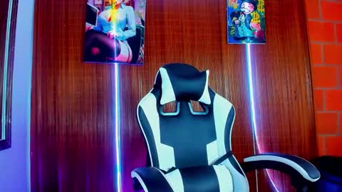 Snapshot of liiaam_lee_ chatting on 02-10-26, 10:14 Daniel online show from 02-10-26, 10:14