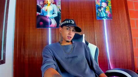 Snapshot of liiaam_lee_ chatting on 02-12-26, 02:45 Daniel online show from 02-12-26, 02:45