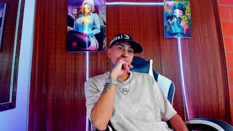 Snapshot of liiaam_lee_ chatting on 02-14-26, 09:22 Daniel online show from 02-14-26, 09:22