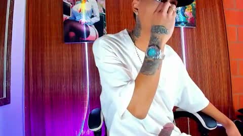 Snapshot of liiaam_lee_ chatting on 02-18-26, 06:48 Daniel online show from 02-18-26, 06:48