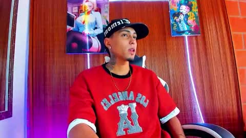 Snapshot of liiaam_lee_ chatting on 02-22-26, 03:43 Daniel online show from 02-22-26, 03:43