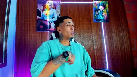 Snapshot of liiaam_lee_ chatting on 02-25-26, 01:04 Daniel online show from 02-25-26, 01:04