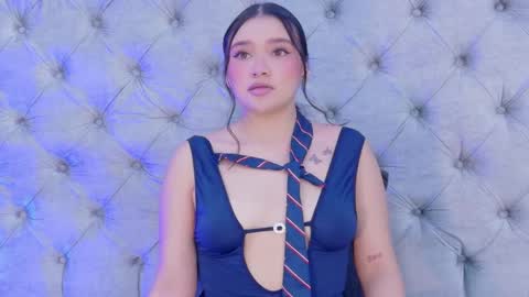 Snapshot of liiabloomm chatting on 05-23-26, 04:29 liiabloomm online show from 05-23-26, 04:29
