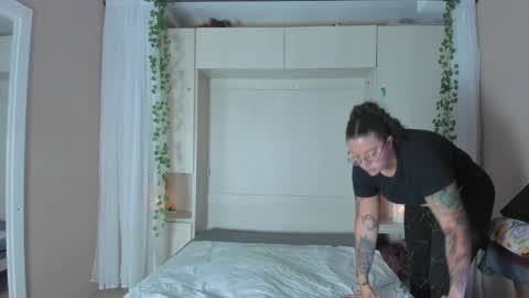 Snapshot of liiavega chatting on 05-26-26, 12:01 online show from 05-26-26, 12:01