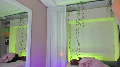 Snapshot of liiavega chatting on 05-28-26, 11:40 online show from 05-28-26, 11:40