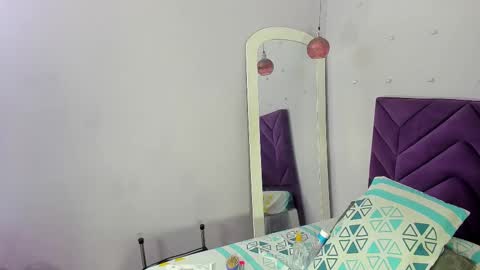 Snapshot of liincostelloo chatting on 09-15-25, 12:27 liincostelloo online show from 09-15-25, 12:27