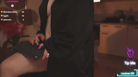 likaaberry online show from 10-28-25, 03:14