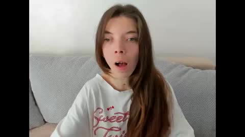 Snapshot of likaaeiston1 chatting on 03-12-26, 06:52 likaaeiston1 online show from 03-12-26, 06:52