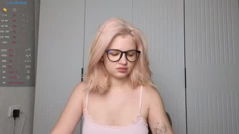 Snapshot of like_a_princess chatting on 06-28-26, 04:40 Anna and Bella online show from 06-28-26, 04:40