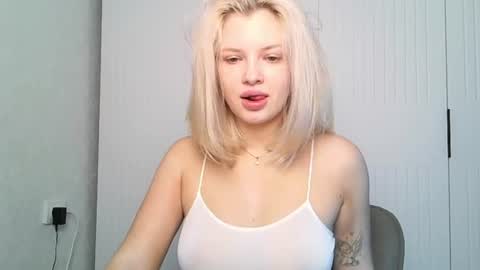 Snapshot of like_a_princess chatting on 07-18-26, 07:34 Anna and Bella online show from 07-18-26, 07:34