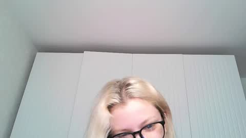 Snapshot of like_a_princess chatting on 07-29-26, 03:48 Anna and Bella online show from 07-29-26, 03:48