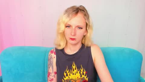 Snapshot of likilip chatting on 10-10-25, 01:48 likilip online show from 10-10-25, 01:48