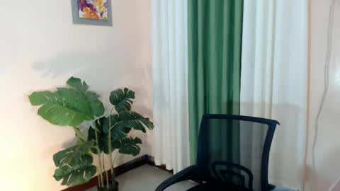 Snapshot of likliklicklengleng chatting on 12-21-24, 11:13 Leng online show from 12-21-24, 11:13