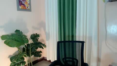 Snapshot of likliklicklengleng chatting on 12-22-24, 03:33 Leng online show from 12-22-24, 03:33