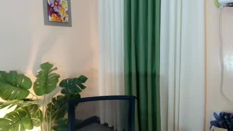 Snapshot of likliklicklengleng chatting on 01-13-25, 07:31 Leng online show from 01-13-25, 07:31