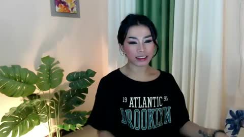 Snapshot of likliklicklengleng chatting on 01-17-25, 09:06 Leng online show from 01-17-25, 09:06