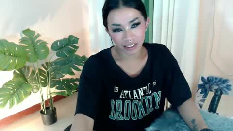 Snapshot of likliklicklengleng chatting on 01-22-25, 09:21 Leng online show from 01-22-25, 09:21