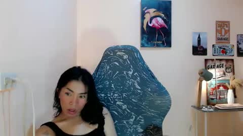 Snapshot of likliklicklengleng chatting on 11-04-25, 06:07 Leng online show from 11-04-25, 06:07