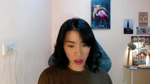 Snapshot of likliklicklengleng chatting on 11-08-25, 05:23 Leng online show from 11-08-25, 05:23