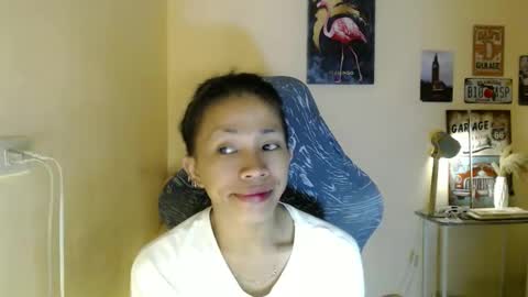 Snapshot of likliklicklengleng chatting on 11-11-25, 09:48 Leng online show from 11-11-25, 09:48