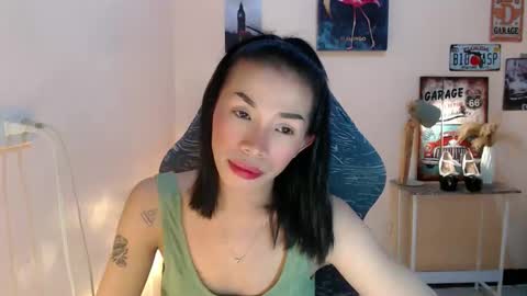 Snapshot of likliklicklengleng chatting on 12-02-25, 04:35 Leng online show from 12-02-25, 04:35