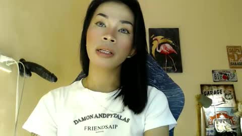 Snapshot of likliklicklengleng chatting on 12-15-25, 05:17 Leng online show from 12-15-25, 05:17