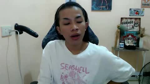 Snapshot of likliklicklengleng chatting on 12-16-25, 08:52 Leng online show from 12-16-25, 08:52